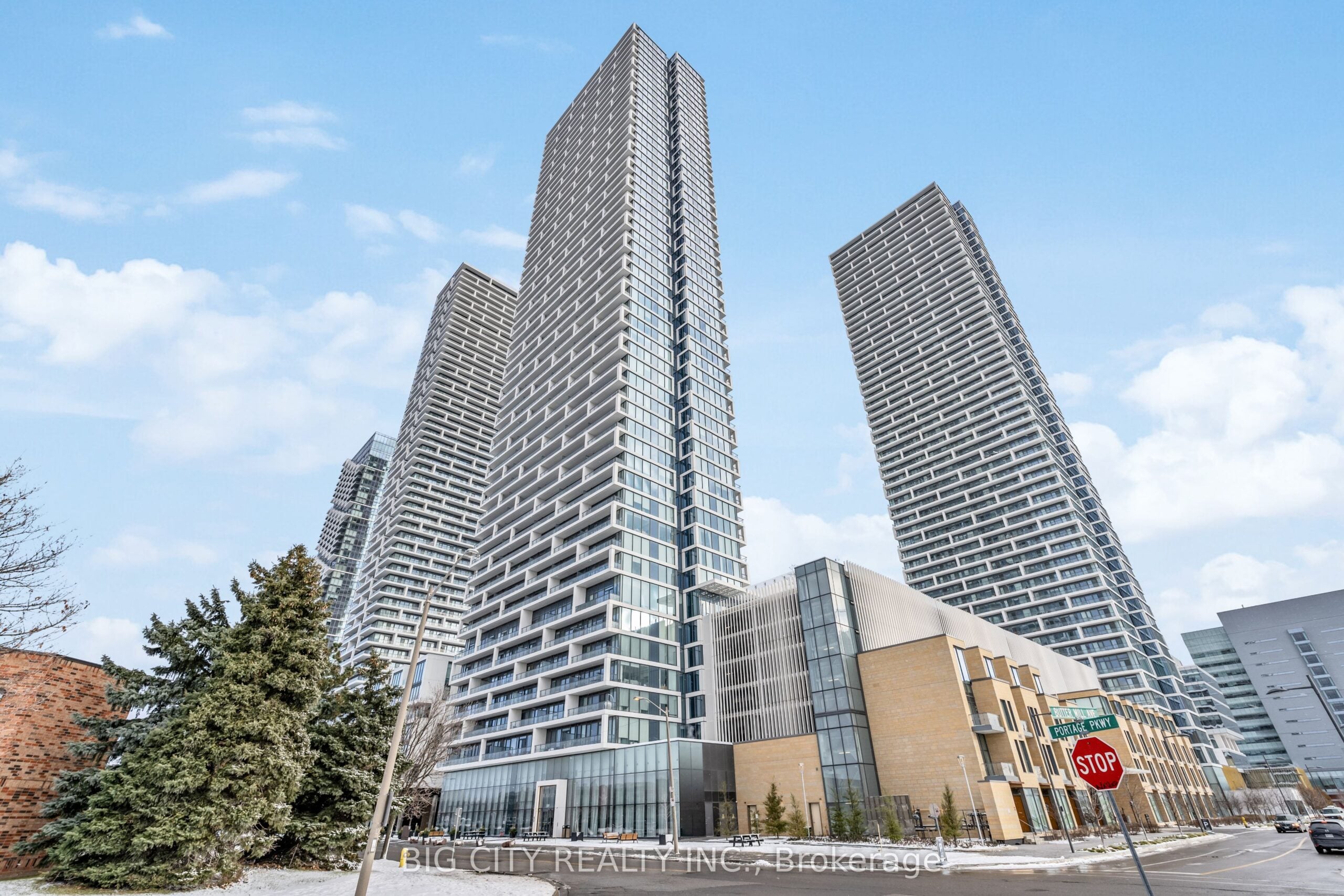 For Lease: 898 Portage Parkway 2211, Vaughan, ON L4K 0J6, Vaughan, ON