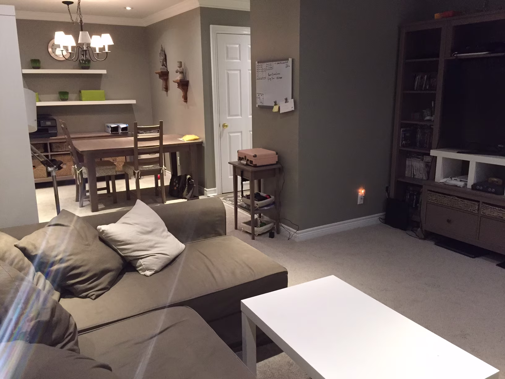 Team Nori Realty Home Staging - Glen Abbey Gate Living Room - Before